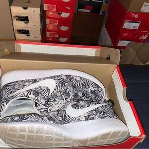 Nike Roshe Run Mens Size 9